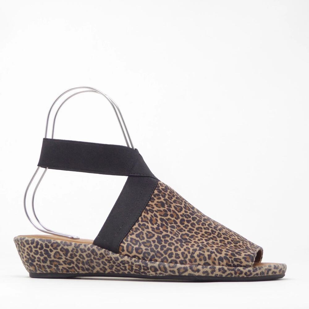 Gentle Souls by Kenneth Cole Lily X Cross Elastic Sandals In Leopard Size 7 NWOB